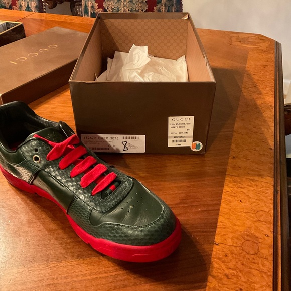 Men’s Gucci Sneaker - Picture 2 of 5